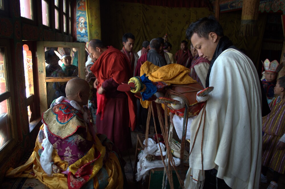 The Gadhen Lama prepares for his performance as Choeje Gyelpo.