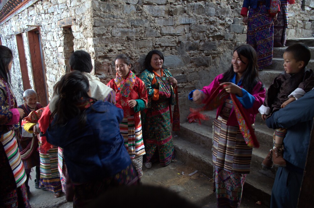 Dancers waiting to take the tea to the temple.